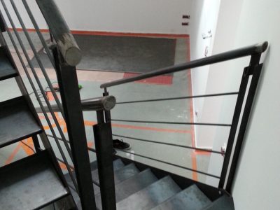 rampe d'escalier en métal